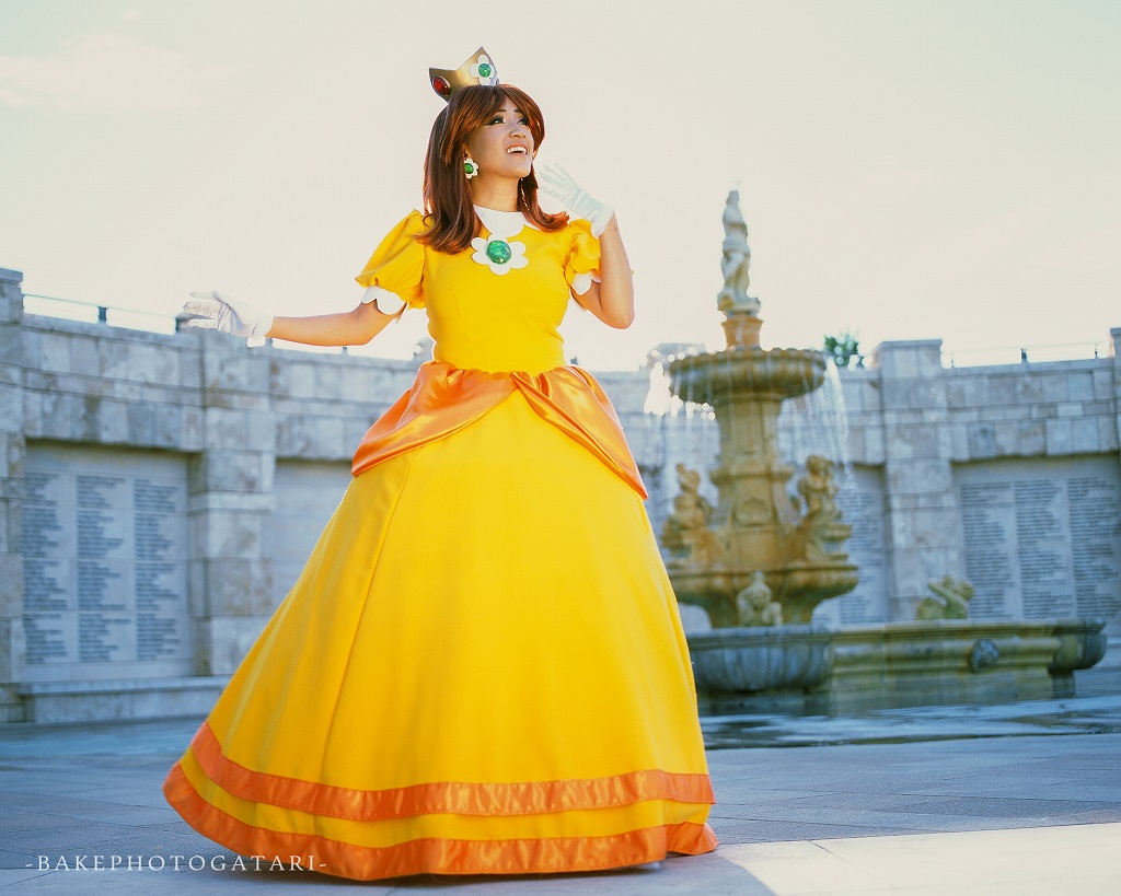 super mario bros princess daisy cosplay soka university